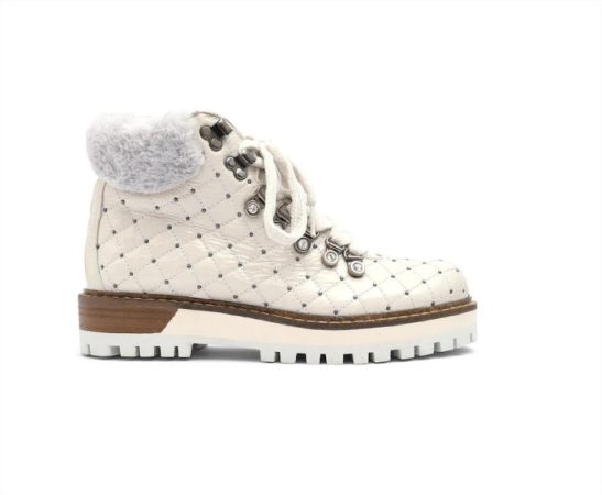 El Corte Inglés: la blusa de menos de 20 euros que te servirá para vestir bien en cualquier ocasión 55 Merca2.es Botas de mujer de piel color blanco el corte ingles Merca2.es