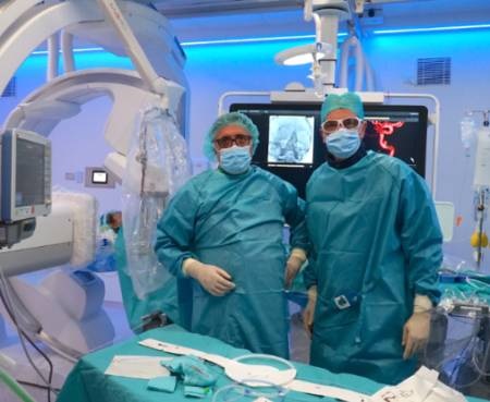 Primer caso de tratamiento de aneurisma cerebral con stent diversor de flujo guiado por angiógrafo biplano de última generación 56 Merca2.es Doctores Vega y Mendez Merca2.es