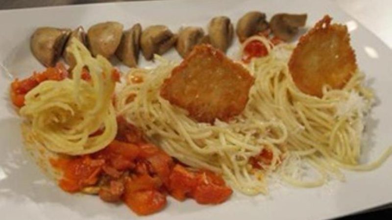 Espaguetis con concasse de tomate de Fidel