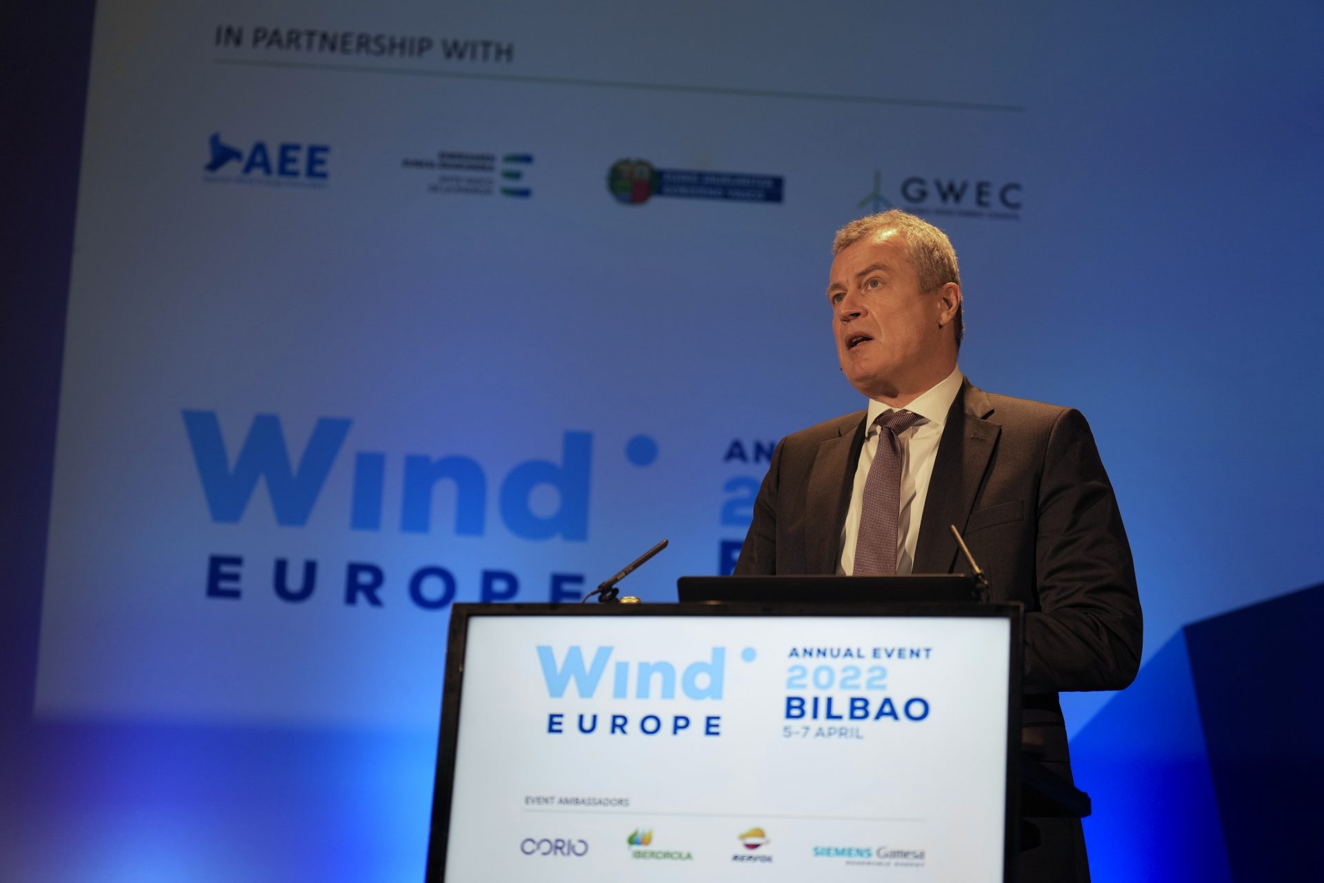 Siemens Gamesa desciende al infierno bursátil y atrae de nuevo a los bajistas