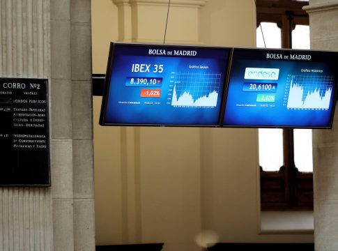 EuropaPress_4460075_paneles_valores_ibex_35_palacio_bolsa_madrid_19_mayo_2022_madrid_espana