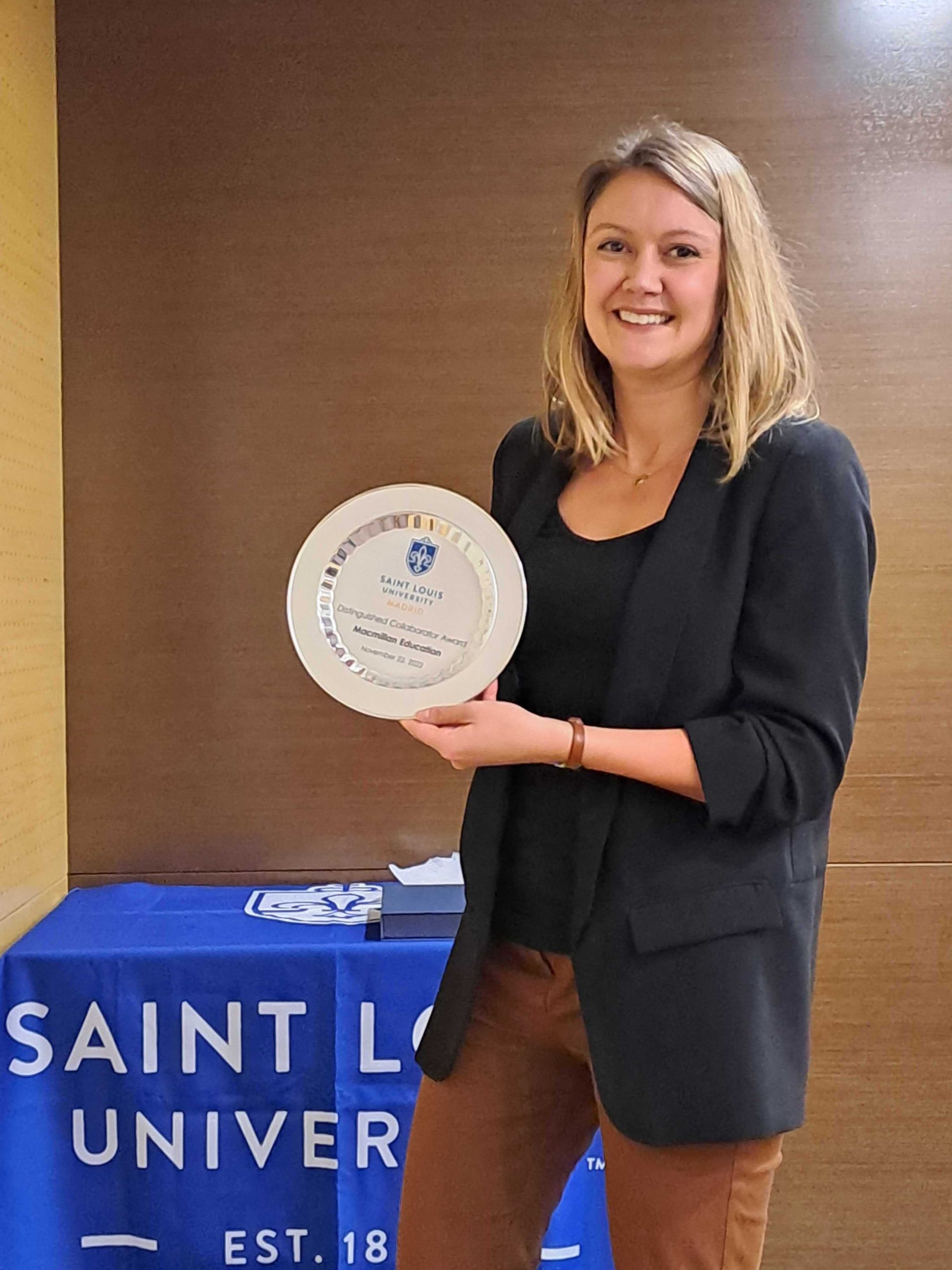 Saint Louis University reconoce a Macmillan Education por su labor con los estudiantes en prácticas