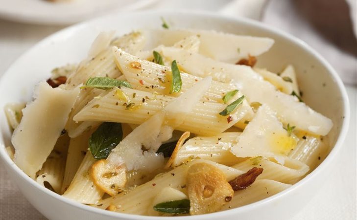 ¿Cómo preparar macarrones al ajillo siguiendo la receta de Karlos Arguiñano?