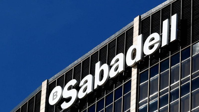 Los bajistas atacan a Bankinter, CaixaBank y Sabadell con SVB de fondo 1 Merca2.es Sabadell, el banco más castigado tras la quiebra de SVB
