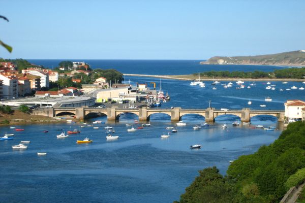 Los pueblos más bonitos de Cantabria para escapar estas navidades 8 Merca2.es San Vicente de la Barquera Merca2.es