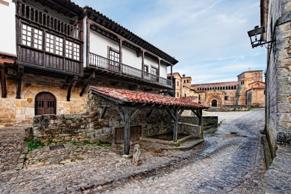 Los pueblos más bonitos de Cantabria para escapar estas navidades 9 Merca2.es Santillana del Mar Merca2.es