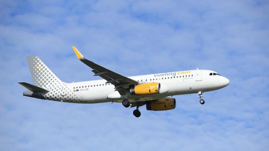 Los analistas avisan a IAG: la recuperación de los vuelos de largo radio "será más lenta" 2 Merca2.es Avión de Vueling.com (IAG)