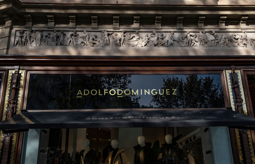 Los cambios de aires avivan a Adolfo Domínguez en Bolsa