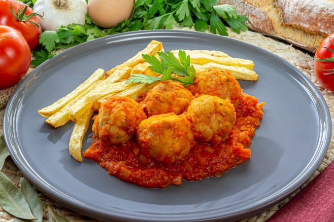 albondigas de pollo con salsa de tomate Merca2.es