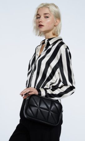 Bandolera acolchada con cadena