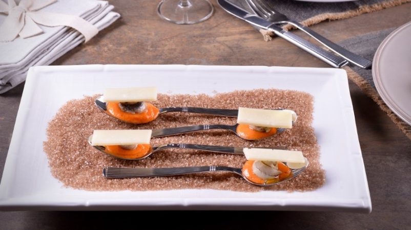 Cucharitas de tomate, idiazabal y boquerón