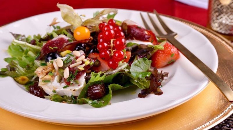 Ensalada navideña multicolor