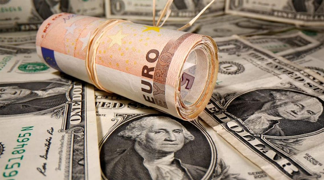 Burry y Dalio aprovechan los primeros coletazos de la estanflación 1 Merca2.es euro dolar 3 Merca2.es