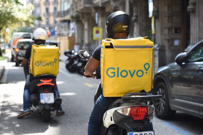 Trabajo pone de nuevo en la mira a Glovo por presuntos delitos contra los trabajadores 1 Merca2.es Glovo