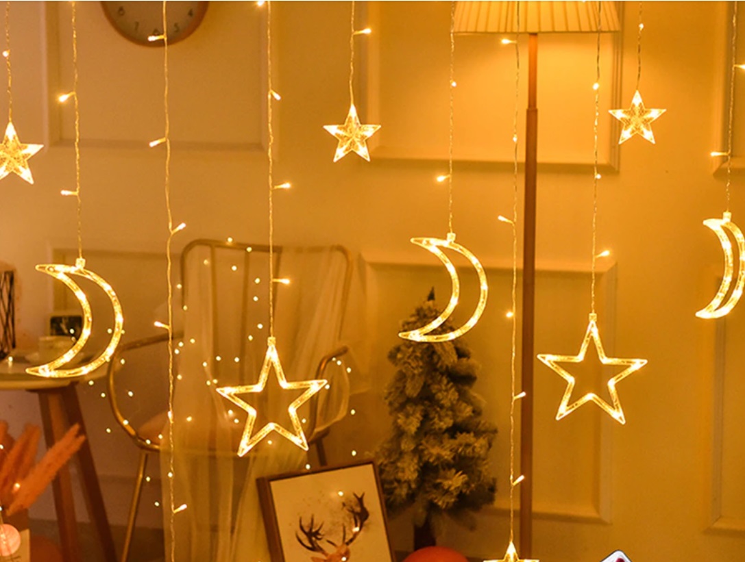 Estas son las luces y adornos que están triunfando esta Navidad y las tiene Aliexpress baratísimas 50 Merca2.es guirnalda con estrellas y lunas