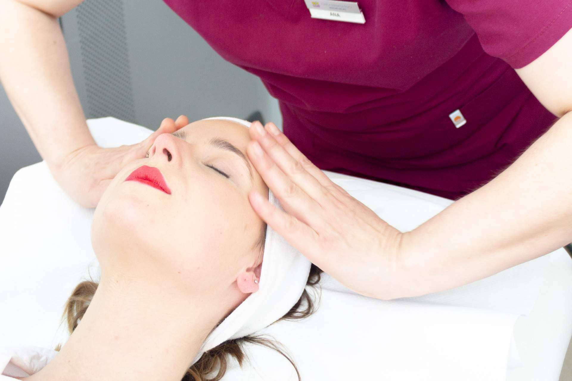 ¿Cómo cuidar la piel y qué tratamientos se recomiendan para lucir una piel radiante de cara a Navidad?, por la Clínica Sánchez del Río