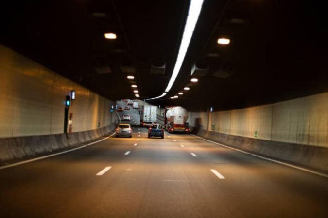 Precauciones que debes tomar con tu coche para lluvia y viento 27 Merca2.es Túneles y puentes