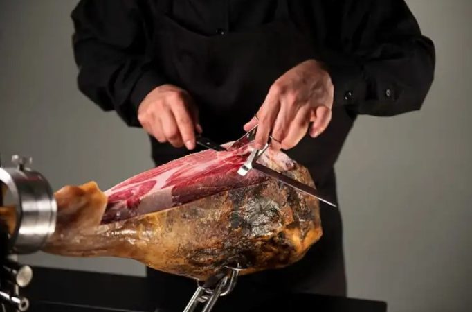 El peor jamón ibérico en un supermercado según OCU cuesta 54,09 €