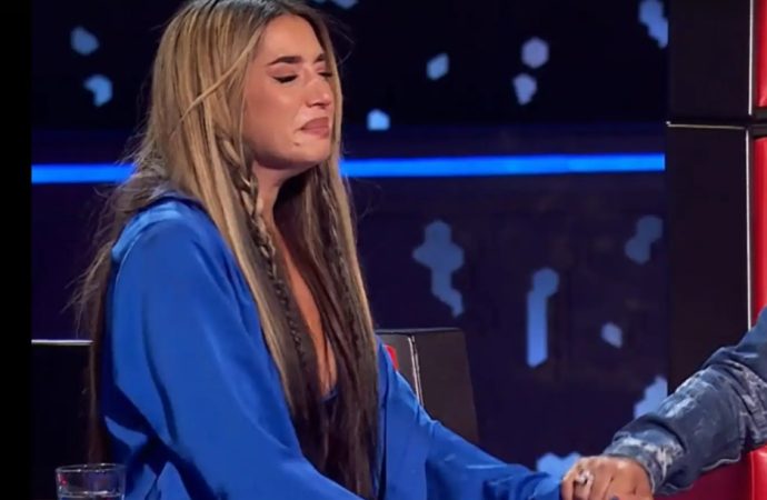 La Voz: actuaciones de concursantes que hicieron llorar a los coaches 16 Merca2.es Lola Índigo llora desconsoladamente tras la actuación de Sergio