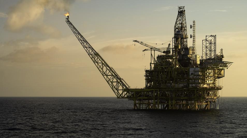 Trump excluye al petróleo de los aranceles, pero su guerra comercial puede hundir el mercado del crudo