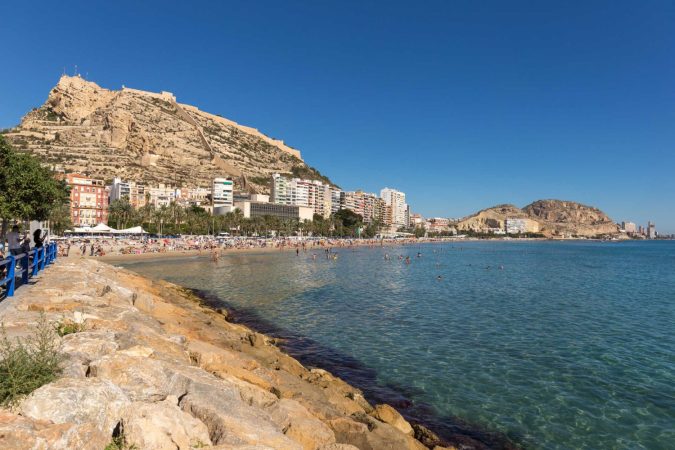 Playas españolas donde te puedes bañar todo el año 32 Merca2.es postiguet Merca2.es