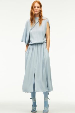 Cortes extraños en un vestido sin forma