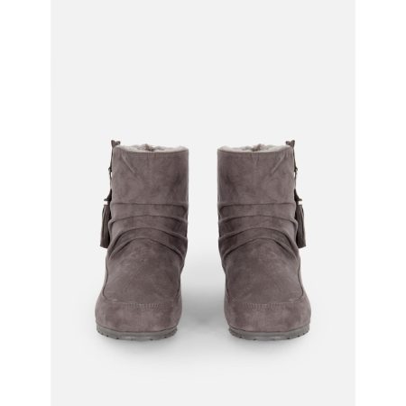 Primark: todas estas botas cuestan 10 euros y son una monada 11 Merca2.es Botas con borlas