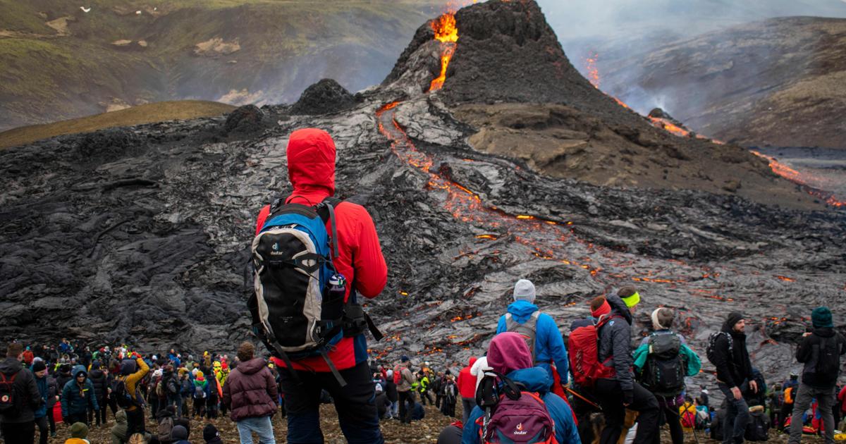 Una solución al desastre de La Palma: el 'volcano hunting' 55 Merca2.es turistas volcanes Merca2.es