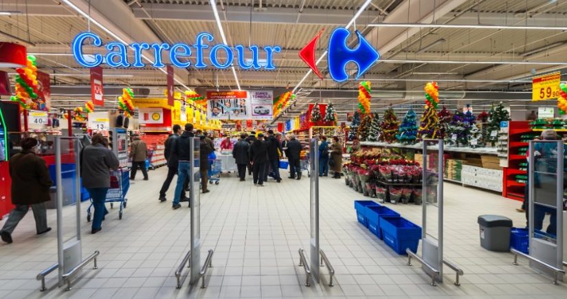 A cuantas personas emplea Carrefour