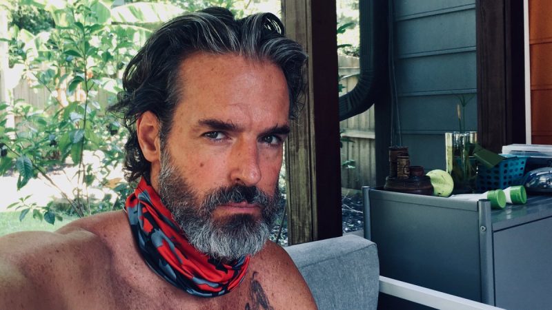 Jeffrey Pierce como Perry