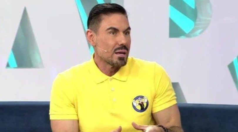 Telecinco y Sálvame van a por Sonsoles Ónega: estos son los motivos 44 Merca2.es Miguel Ángel Nicolás lanzando puntillas