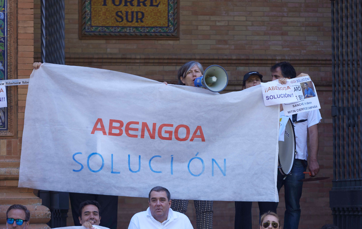 Trabajadores de Abengoa esperan aún conocer la decisión judicial