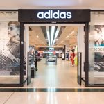Adidas acelera su recuperación y podría superar previsiones en el tercer trimestre gracias al impulso de Nike