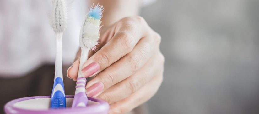 Cepillos de dientes: cuáles son las mejores formas de reciclarlos 1 Merca2.es cepillo de dientes usado