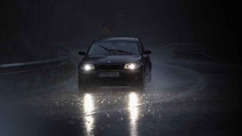 Consejos para sobrevivir a las próximas nevadas 33 Merca2.es coche lluvia noche Merca2.es