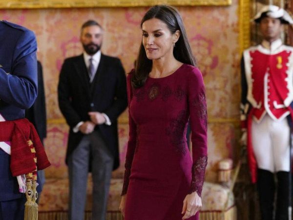 El regalo de Reyes de Felipe VI a Letizia que cuesta 1500 euros 63 Merca2.es Regalo reciente por el 50 cumpleaños de la monarca