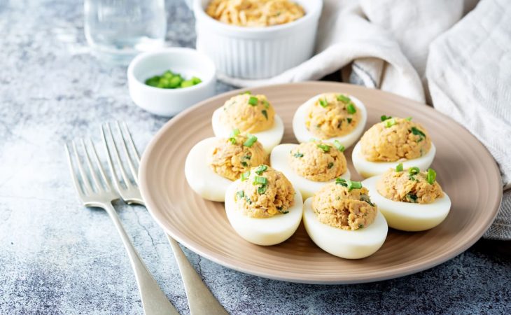 Huevos encurtidos con remolacha