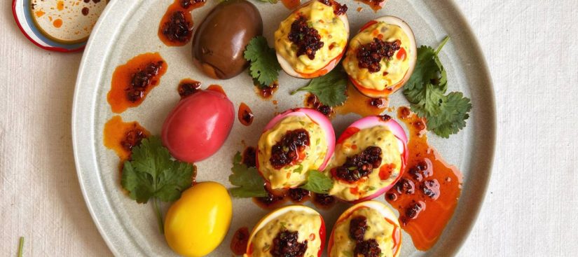 Huevos encurtidos con mostaza y eneldo