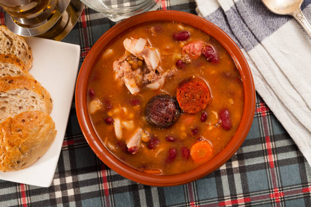 Fabada asturiana: la receta para hacer el plato en menos de 20 minutos