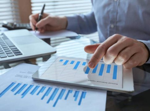 Los trabajadores que cobrarán 1.000 euros más por el ajuste del IRPF Los trabajadores que cobrarán 1.000 euros más por el ajuste del IRPF