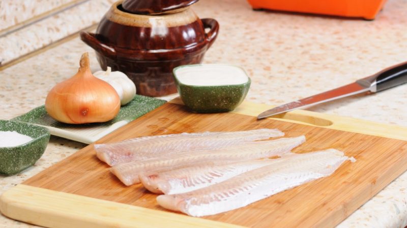 Merluza rebozada: este es el ingrediente secreto de Arguiñano 24 Merca2.es Limpiar Merluza Pasos