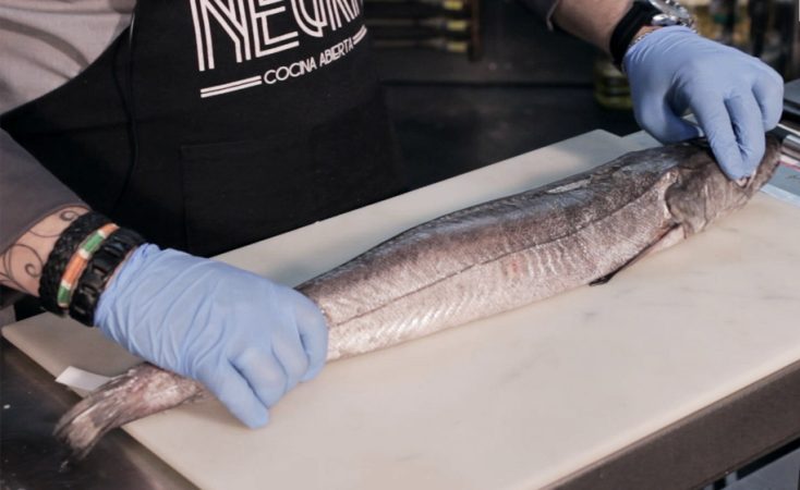 Merluza rebozada: este es el ingrediente secreto de Arguiñano 16 Merca2.es ¿Cómo limpiar y preparar una merluza para su utilización en la cocina?