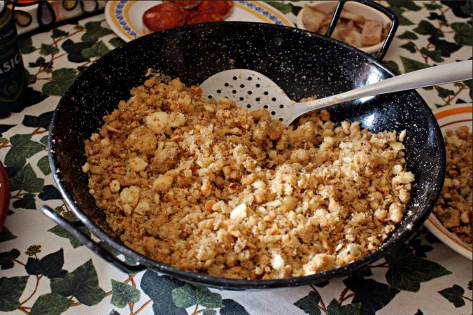 El secreto de Jose Andrés para hacer unas migas extremeñas increíbles 24 Merca2.es miga sarten Merca2.es