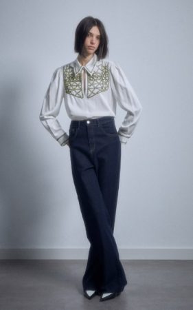 Top bordado con bolitas