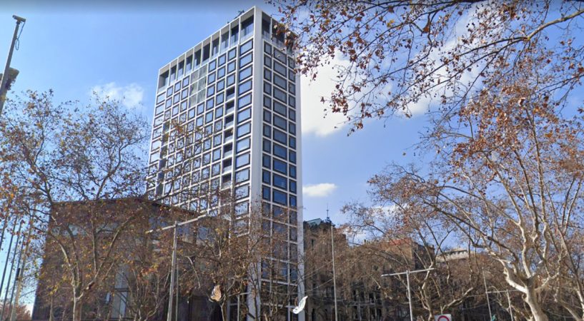 Colau y Collboni obran el mayor pelotazo residencial en España 1 Merca2.es La torre Deutsche Bank, epicentro del lujo en España