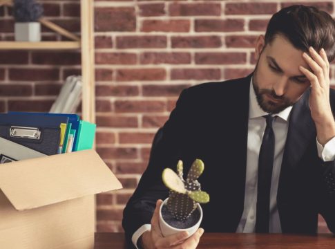 Amenazas-de-despido-o-reduccion-de-salario