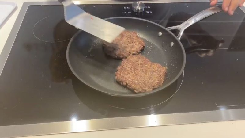 Dani García fríe las hamburguesas de su Big Mac