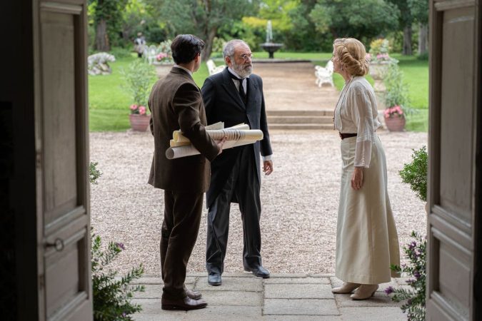 Jana llega a la casa de la familia los marqueses de Luján