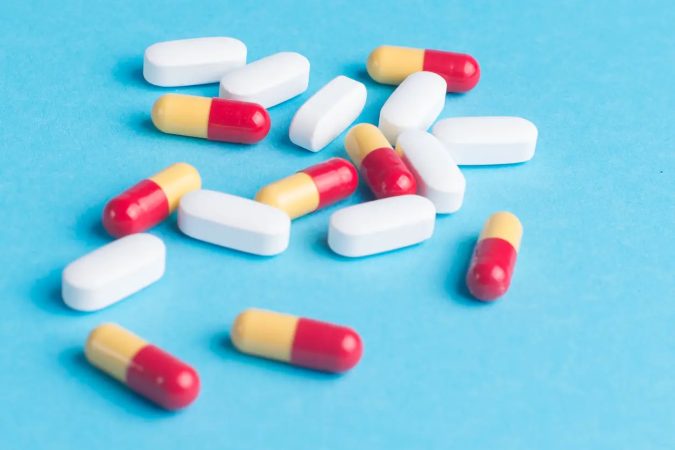 No combines omeprazol con antibióticos ni antiinflamatorios