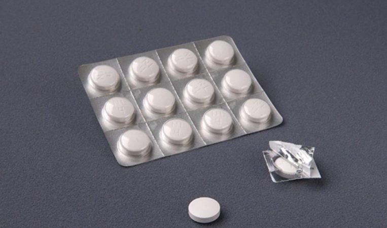 Pastillas para dejar de fumar: estos son sus efectos secundarios más graves 21 Merca2.es ¿Tiene efectos secundarios tomar pastillas para dejar de fumar como la vareniclina?